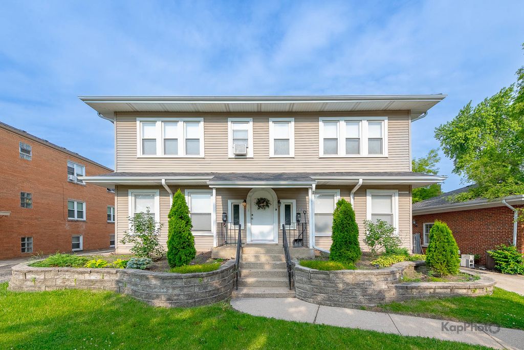 818 N La Grange Road, La Grange Park, IL 60526