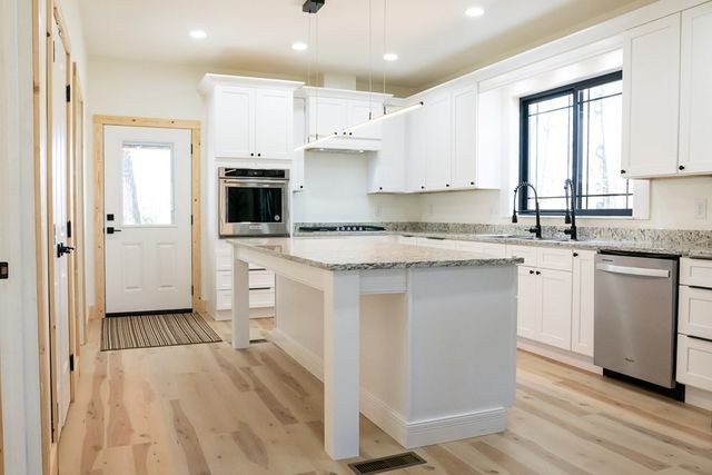 1100 Tanasi Trl, Cookeville, TN 38506