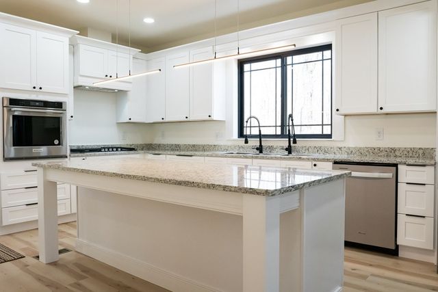 1100 Tanasi Trl, Cookeville, TN 38506