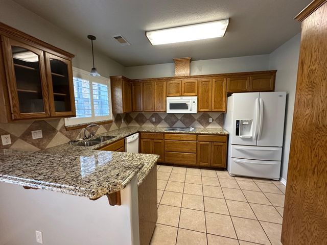 411 Stewart ST, Marble Falls, TX 78654