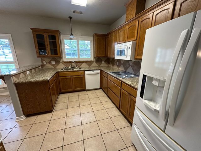 411 Stewart ST, Marble Falls, TX 78654