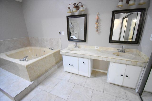 14302 Foxford Way, Houston, TX 77015