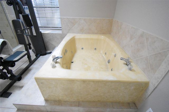 14302 Foxford Way, Houston, TX 77015