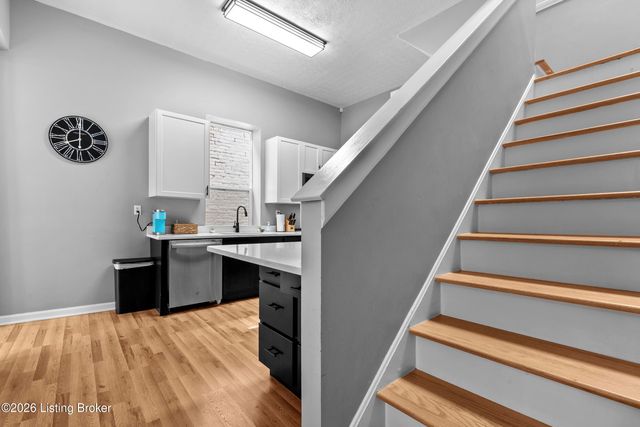 913 E Madison St, Louisville, KY 40204