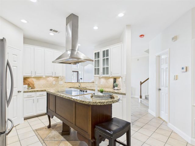 483 Mariners Drive, Kemah, TX 77565