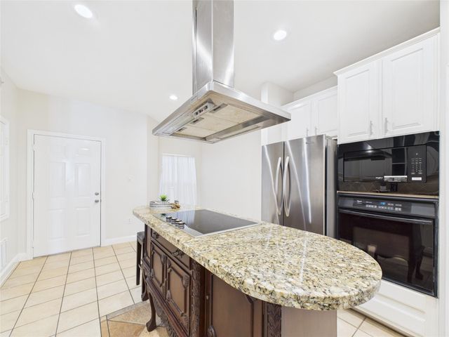 483 Mariners Drive, Kemah, TX 77565