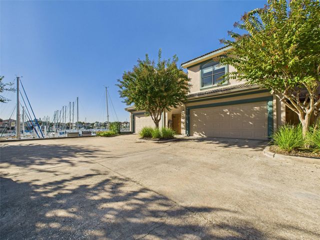 483 Mariners Drive, Kemah, TX 77565