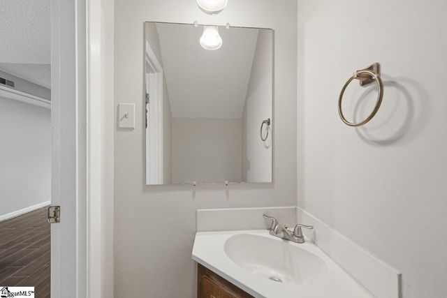 2530 E North St Apt 13E Unit 13, Greenville, SC 29615