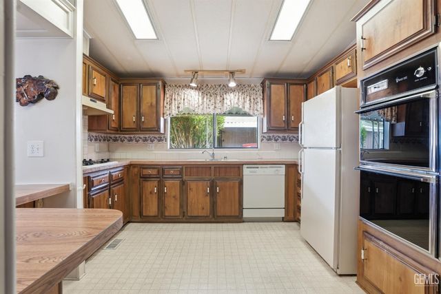 8536 Kern Canyon Road 97, Bakersfield, CA 93306