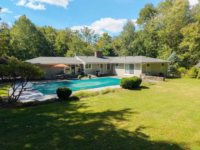 102 Hunting Lane, Sherborn, MA 01770