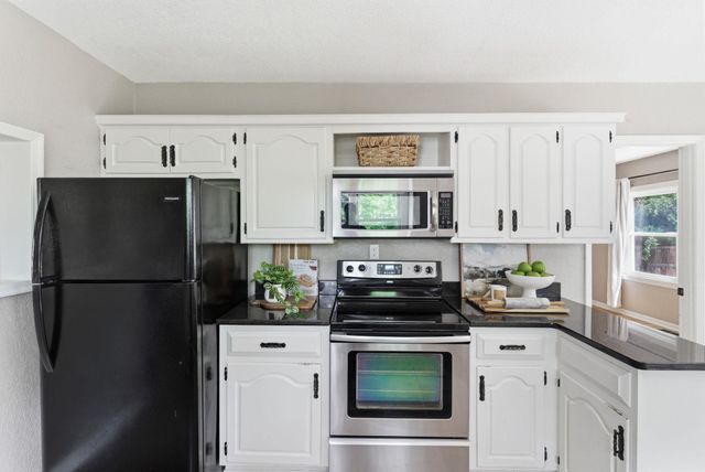 2411 W 14th, Wichita, KS 67203
