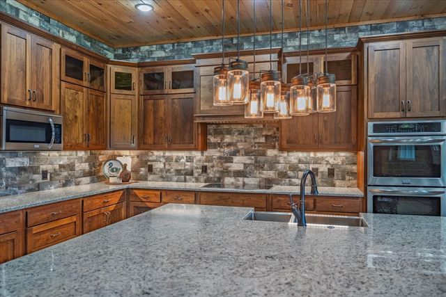 10879 Church Rd, Bon Aqua, TN 37025