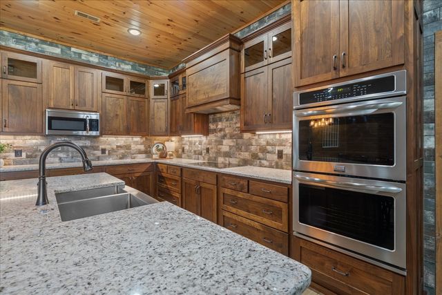 10879 Church Rd, Bon Aqua, TN 37025