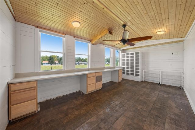 10879 Church Rd, Bon Aqua, TN 37025