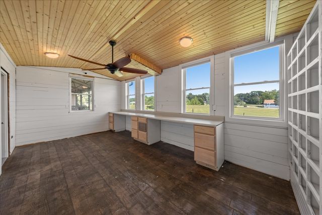10879 Church Rd, Bon Aqua, TN 37025