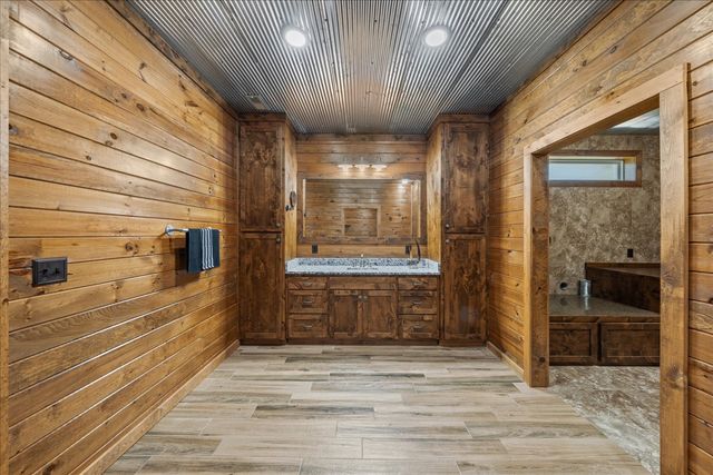 10879 Church Rd, Bon Aqua, TN 37025