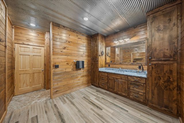 10879 Church Rd, Bon Aqua, TN 37025