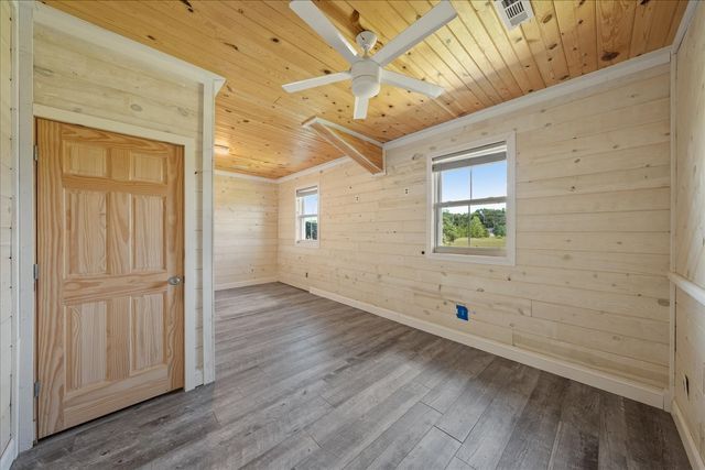 10879 Church Rd, Bon Aqua, TN 37025