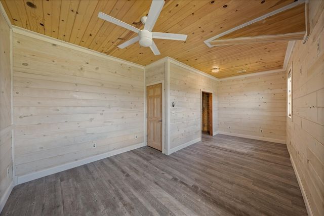 10879 Church Rd, Bon Aqua, TN 37025