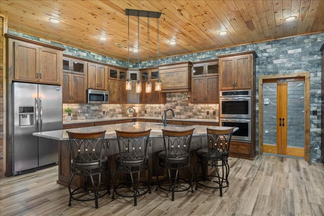 10879 Church Rd, Bon Aqua, TN 37025