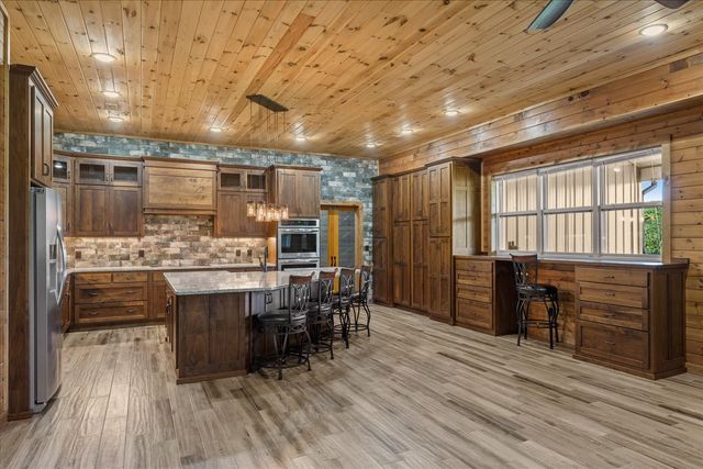 10879 Church Rd, Bon Aqua, TN 37025