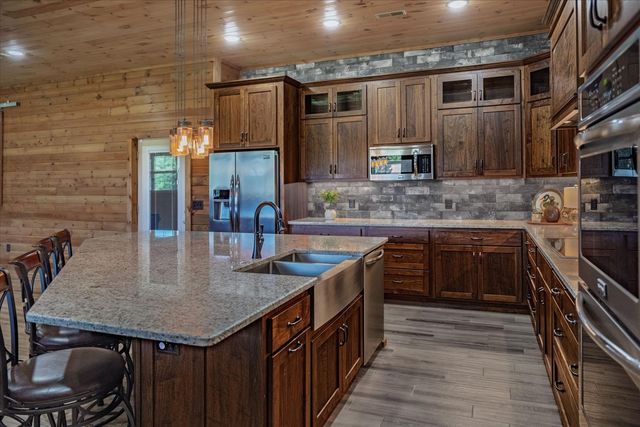 10879 Church Rd, Bon Aqua, TN 37025