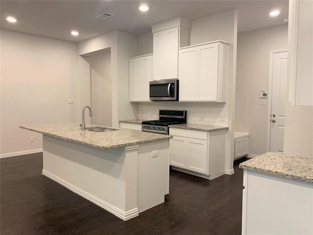 17768 Coralberry Drive, Dallas, TX 75252