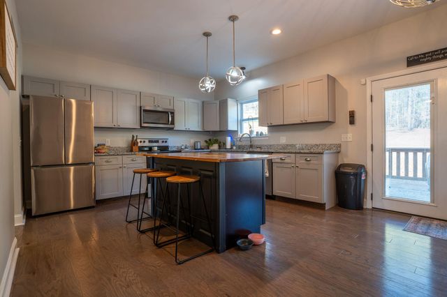 185 Bell Lake Drive, Trenton, GA 30752