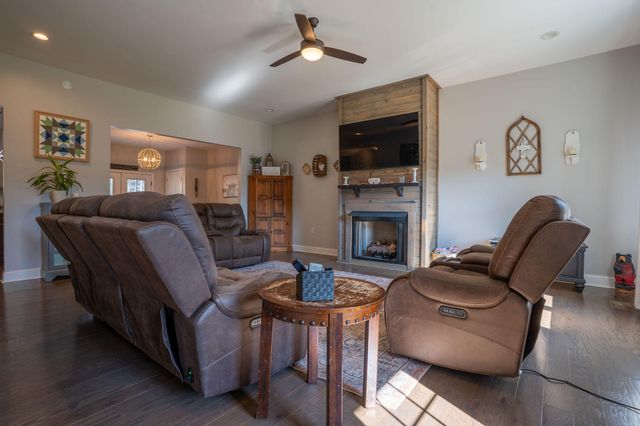 185 Bell Lake Drive, Trenton, GA 30752