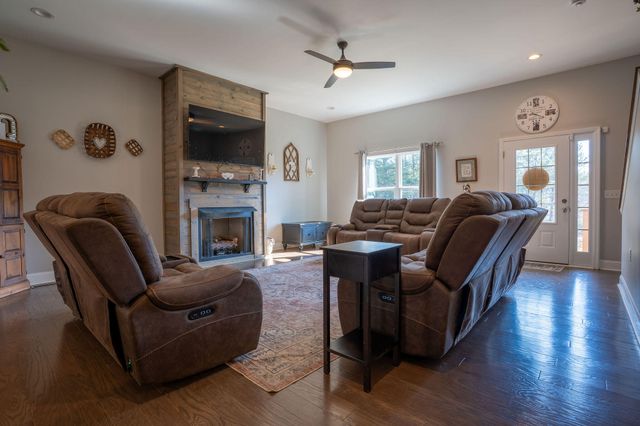 185 Bell Lake Drive, Trenton, GA 30752