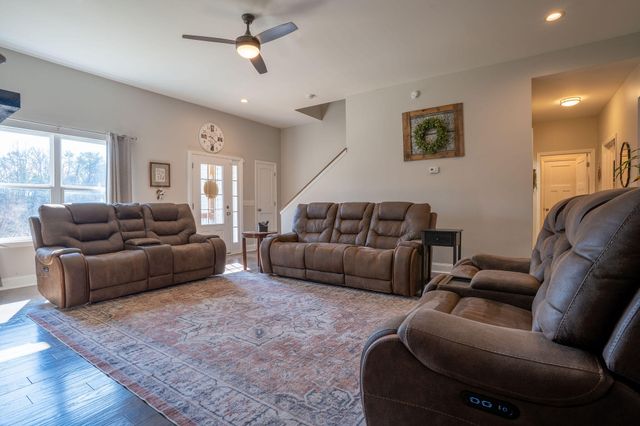 185 Bell Lake Drive, Trenton, GA 30752