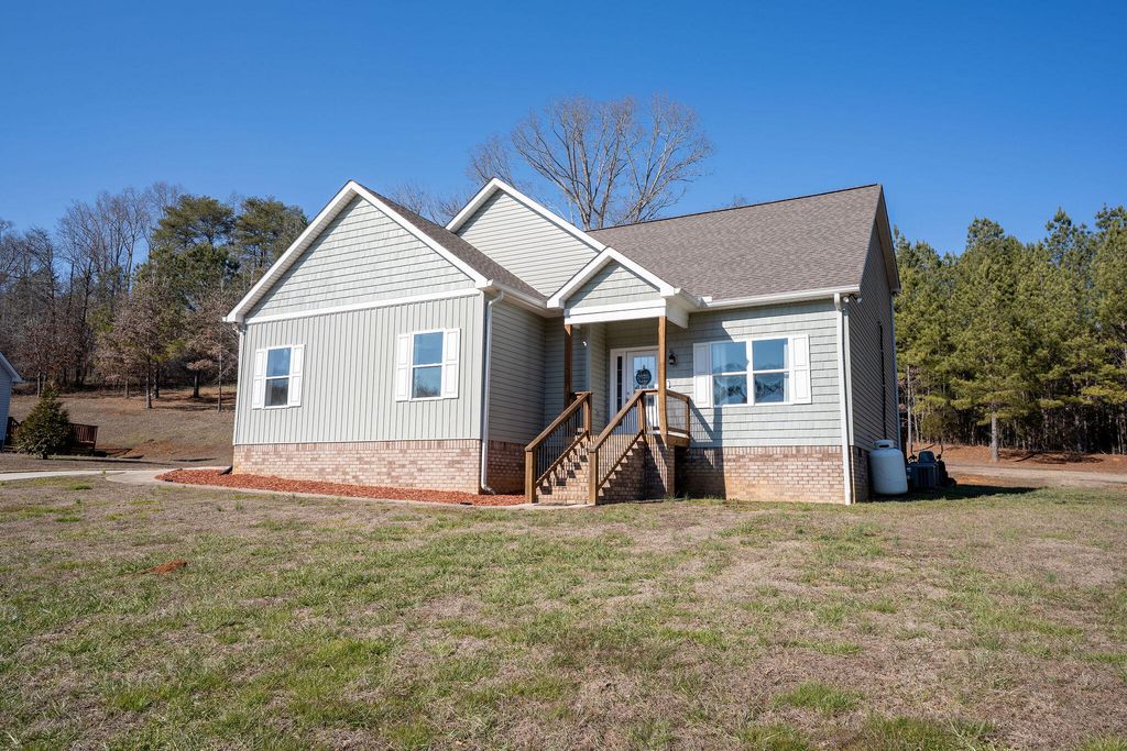 185 Bell Lake Drive, Trenton, GA 30752