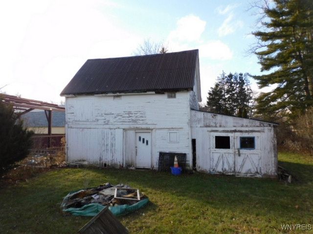 2762 West Avenue, Newfane, NY 14108