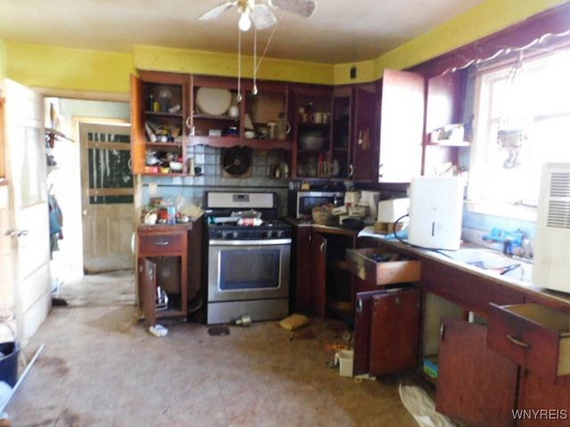 2762 West Avenue, Newfane, NY 14108