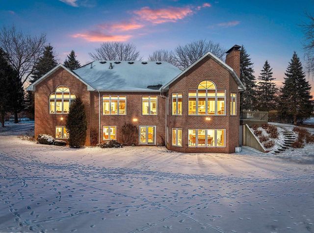 2355 LOST DAUPHIN ROAD, De Pere, WI 54115