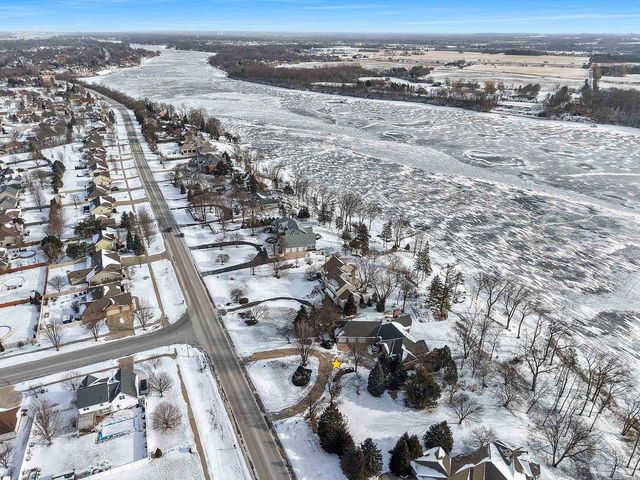 2355 LOST DAUPHIN ROAD, De Pere, WI 54115