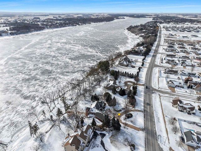 2355 LOST DAUPHIN ROAD, De Pere, WI 54115