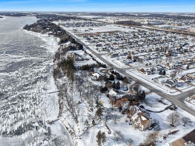 2355 LOST DAUPHIN ROAD, De Pere, WI 54115