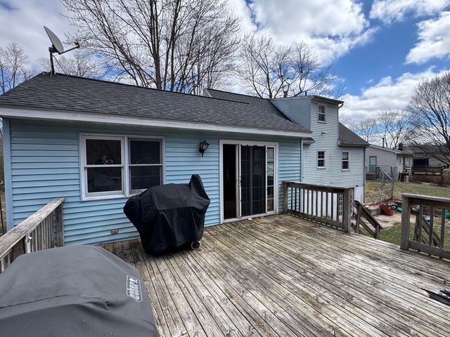 10736 Woodbushe Drive SE, Lowell, MI 49331