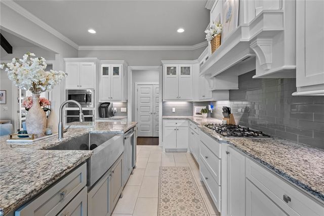 1502 Ridgewood Avenue, Lowell, AR 72745