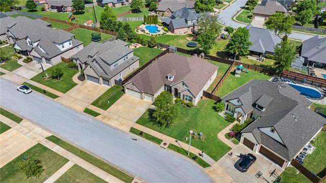1502 Ridgewood Avenue, Lowell, AR 72745