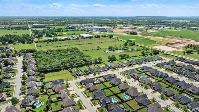 1502 Ridgewood Avenue, Lowell, AR 72745