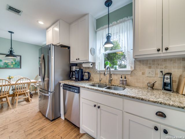 101 MOUNTAIN TOP DR, Boerne, TX 78006