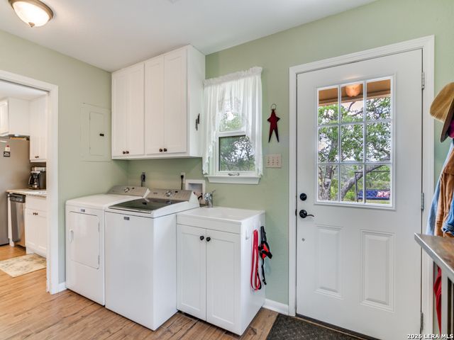 101 MOUNTAIN TOP DR, Boerne, TX 78006