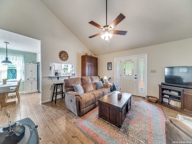 101 MOUNTAIN TOP DR, Boerne, TX 78006