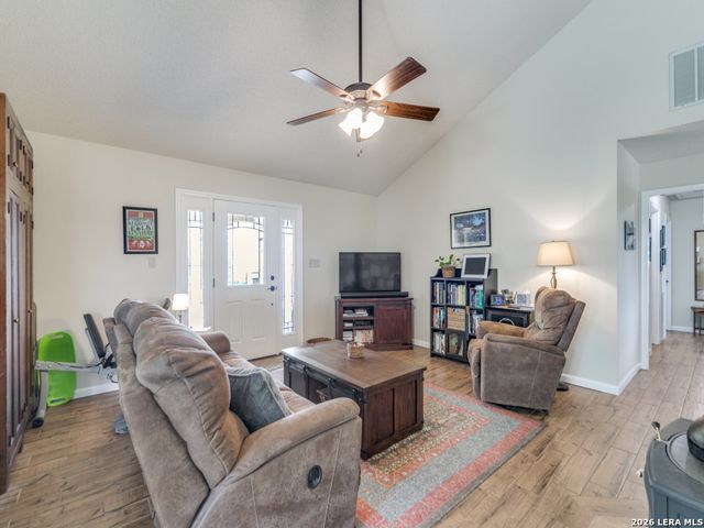 101 MOUNTAIN TOP DR, Boerne, TX 78006