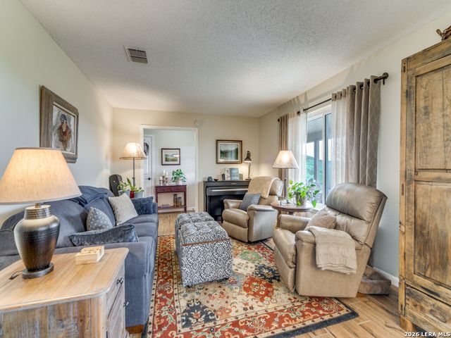 101 MOUNTAIN TOP DR, Boerne, TX 78006