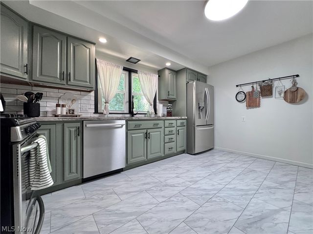 145 Village Boulevard, Canfield, OH 44406