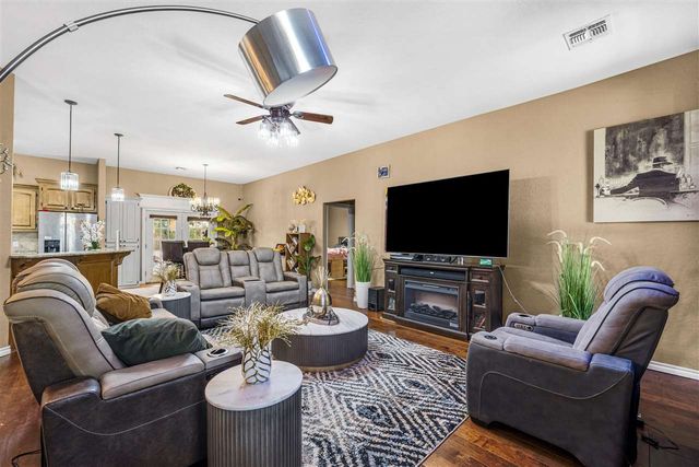 3601 NE Fieldcrest Dr, Lawton, OK 73507