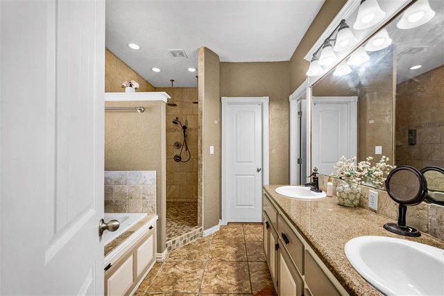 3601 NE Fieldcrest Dr, Lawton, OK 73507